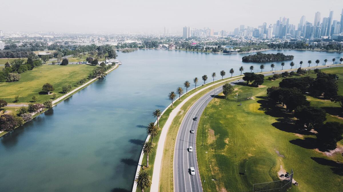 探索澳洲心脏：乌鲁鲁日落观景的终极指南