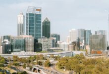 澳大利亚与荷兰经济实力全方位对比：谁才是真正的富裕之国？